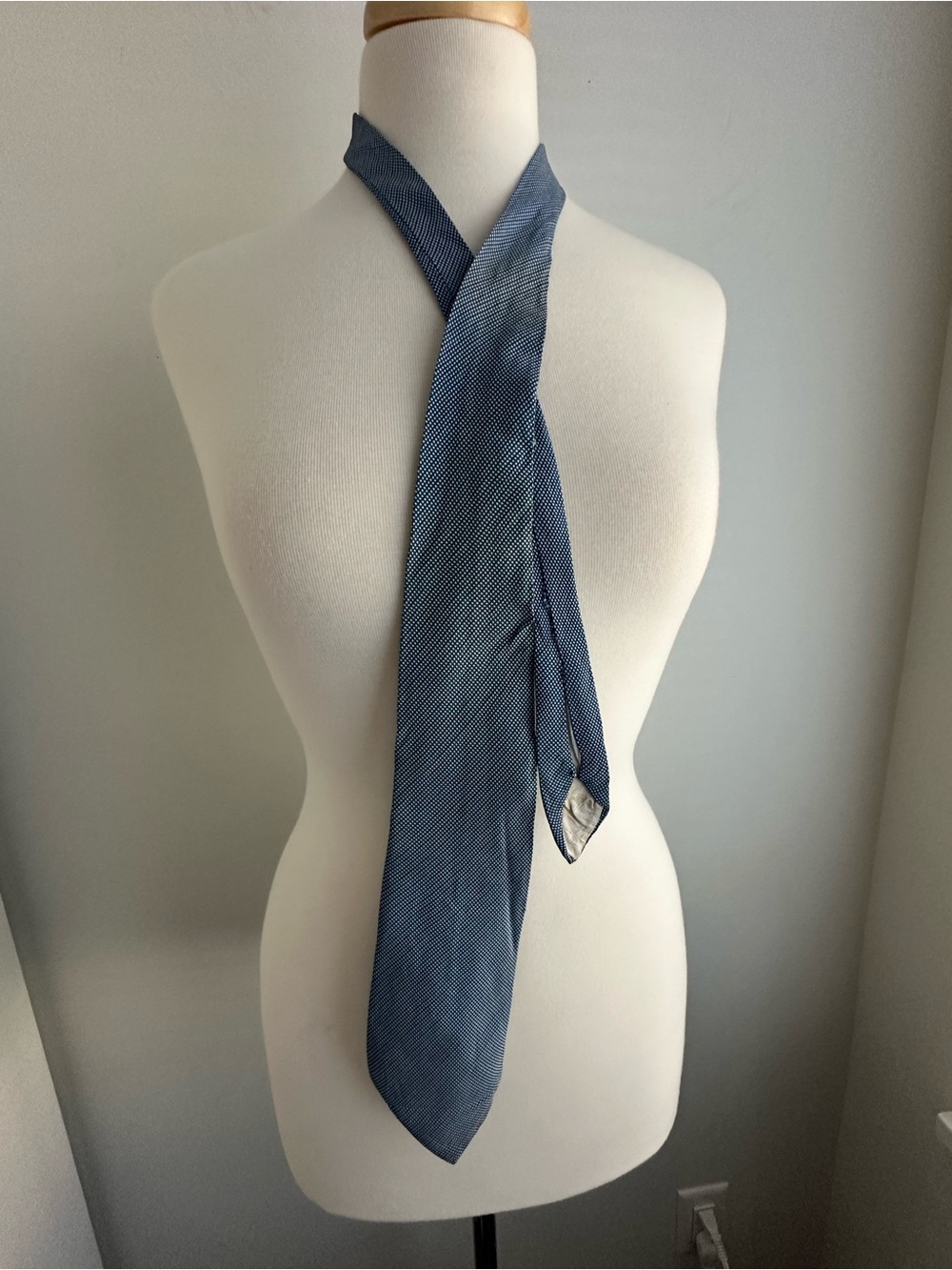 Vintage Men's Blue Textured Tie